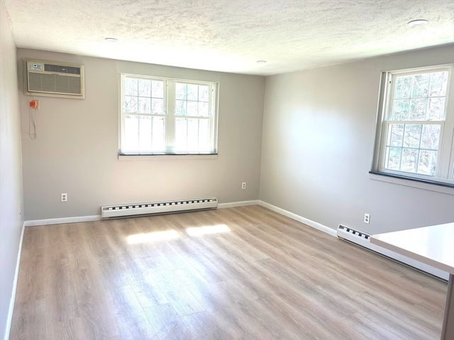 14 Leonard Rd 14, Boxborough, MA 01719