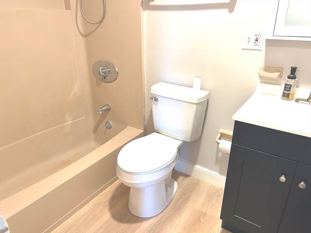 14 Leonard Rd 14, Boxborough, MA 01719