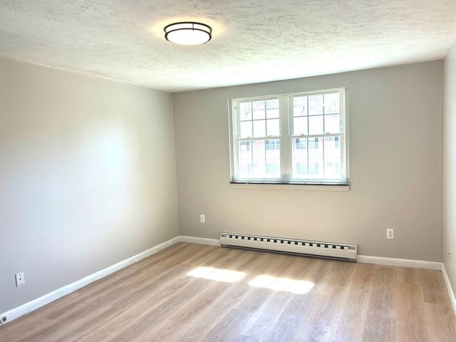 14 Leonard Rd 14, Boxborough, MA 01719