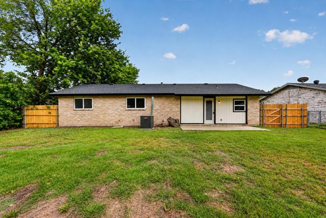 1547 Oakbrook Street, Lancaster, TX 75134