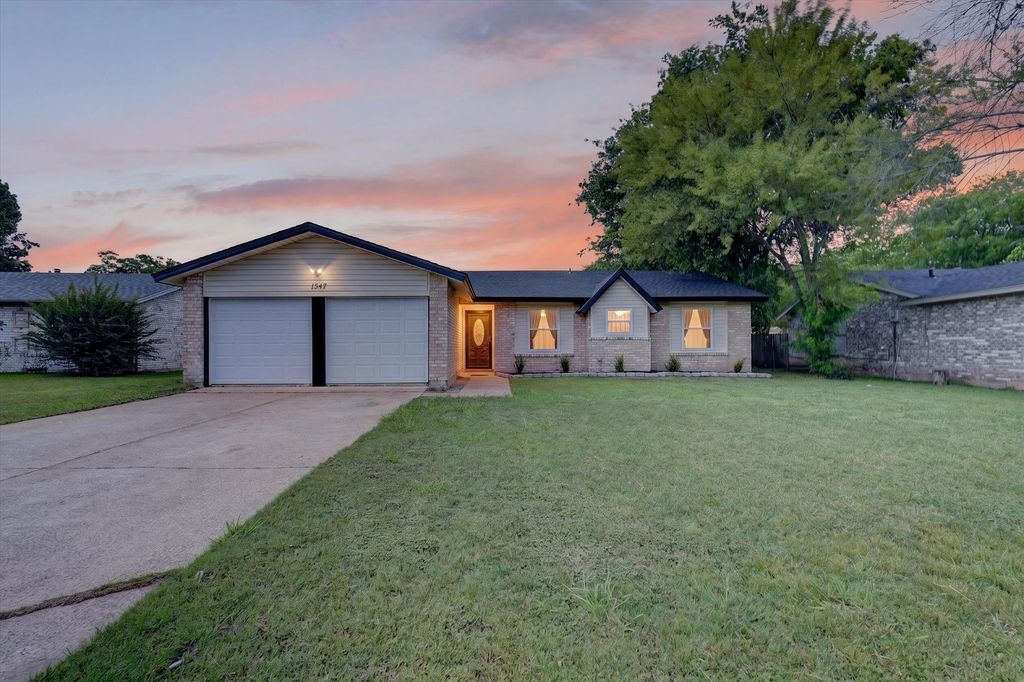 1547 Oakbrook Street, Lancaster, TX 75134