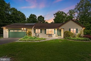 9002 INDEPENDENCE DR, Green Lane, PA 18054