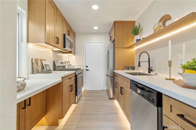 311 E Cummings Lane, Long Beach, CA 90805