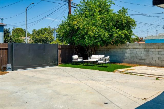 311 E Cummings Lane, Long Beach, CA 90805