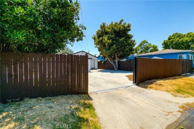 311 E Cummings Lane, Long Beach, CA 90805