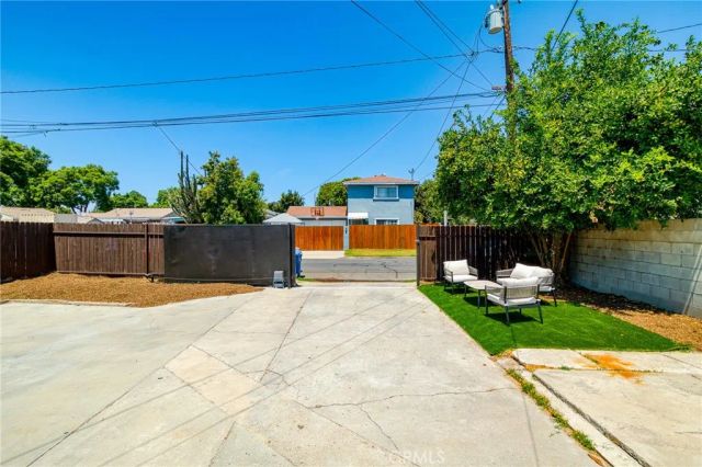 311 E Cummings Lane, Long Beach, CA 90805