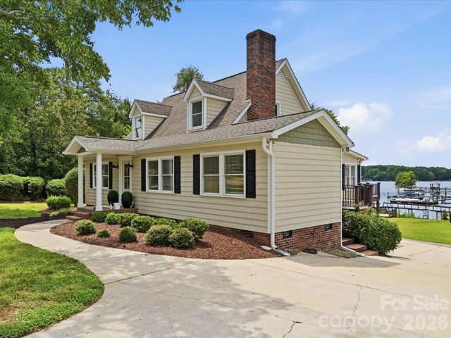 20845 Lagoona Drive, Cornelius, NC 28031