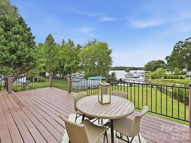 20845 Lagoona Drive, Cornelius, NC 28031