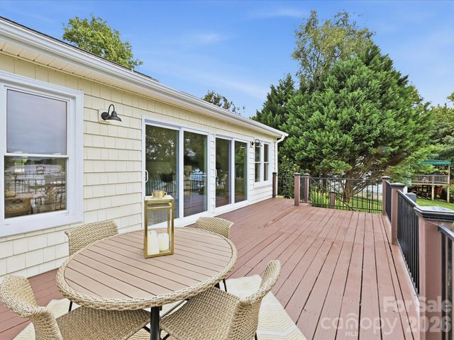 20845 Lagoona Drive, Cornelius, NC 28031