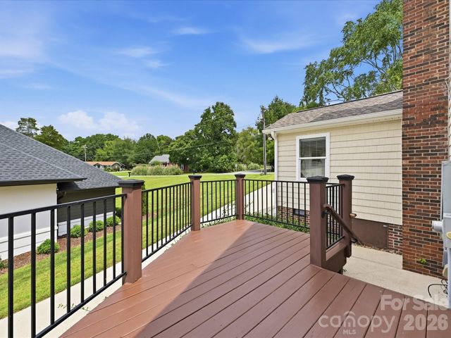 20845 Lagoona Drive, Cornelius, NC 28031