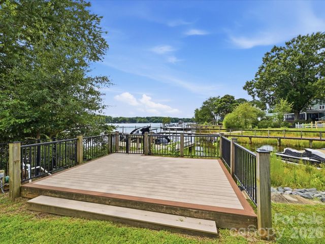 20845 Lagoona Drive, Cornelius, NC 28031