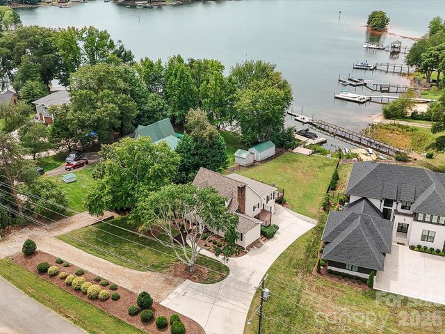 20845 Lagoona Drive, Cornelius, NC 28031