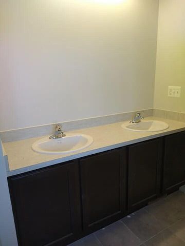 1687 Maple Leaf Lane, Ypsilanti, MI 48198