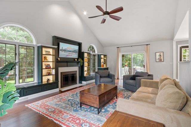 24 Darlene Dr, Southborough, MA 01772