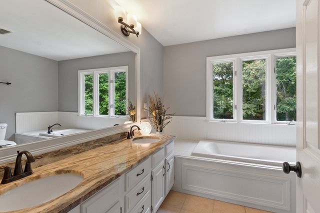 24 Darlene Dr, Southborough, MA 01772