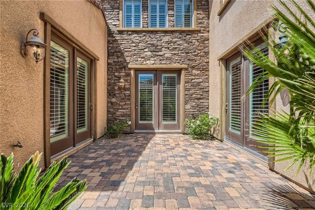 552 PUENTA DEL REY Street, Las Vegas, NV 89138