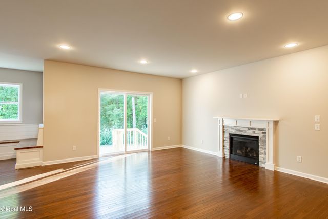 24 Hunter Court, Milton, NY 12020