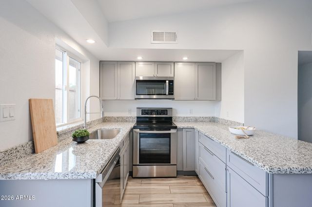 1320 E BETHANY HOME Road 62, Phoenix, AZ 85014