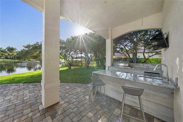 12620 N Winners Cir, Davie, FL 33330