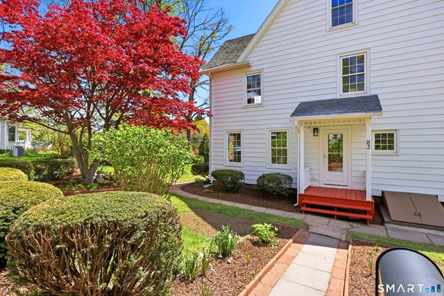 82 West Street, Simsbury, CT 06070