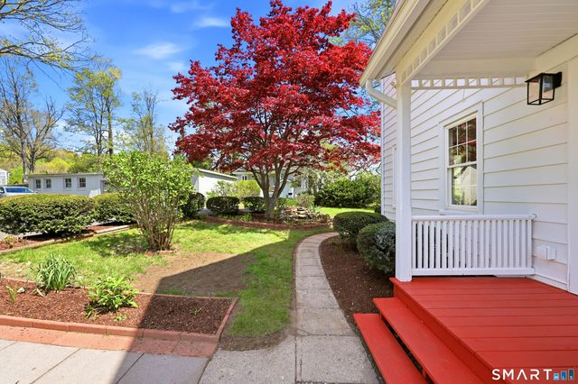 82 West Street, Simsbury, CT 06070