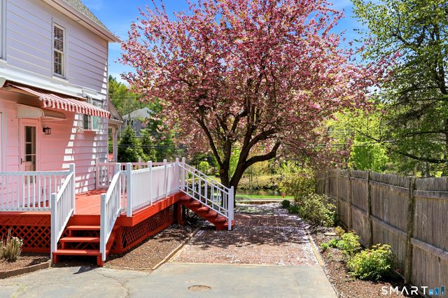 82 West Street, Simsbury, CT 06070