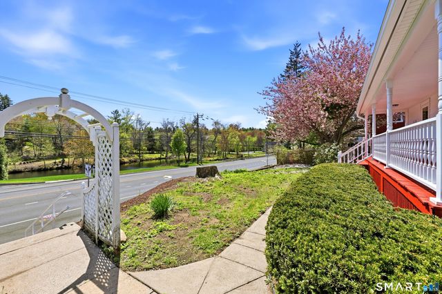 82 West Street, Simsbury, CT 06070