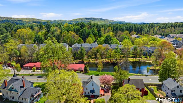 82 West Street, Simsbury, CT 06070