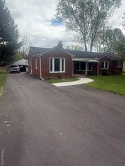 25626 Dunbar Street, Southfield, MI 48033
