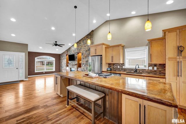 638 MICKEL Parkway, Washington, IL 61571