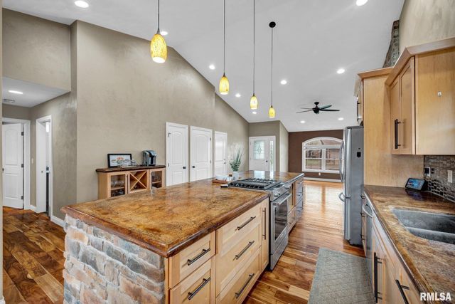 638 MICKEL Parkway, Washington, IL 61571