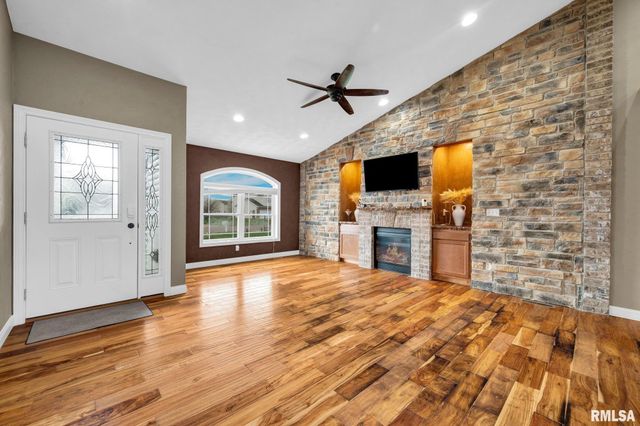 638 MICKEL Parkway, Washington, IL 61571