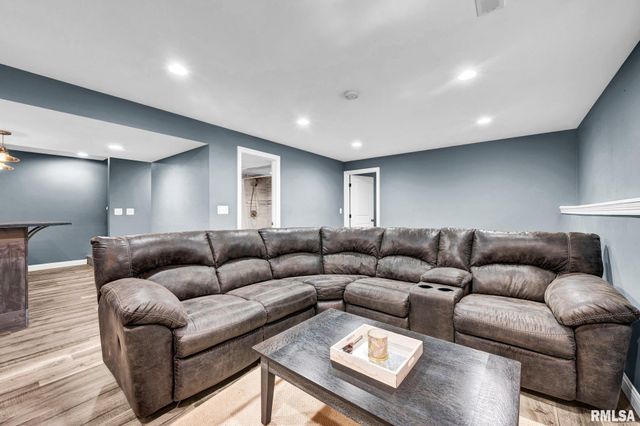 638 MICKEL Parkway, Washington, IL 61571