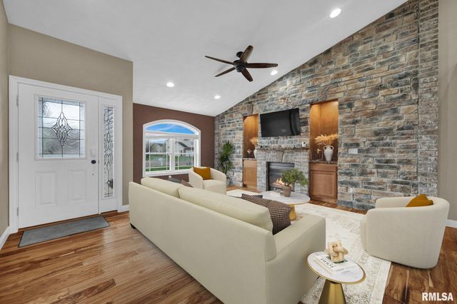 638 MICKEL Parkway, Washington, IL 61571