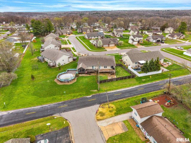 638 MICKEL Parkway, Washington, IL 61571