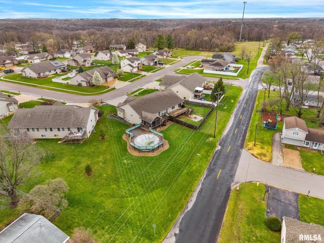 638 MICKEL Parkway, Washington, IL 61571