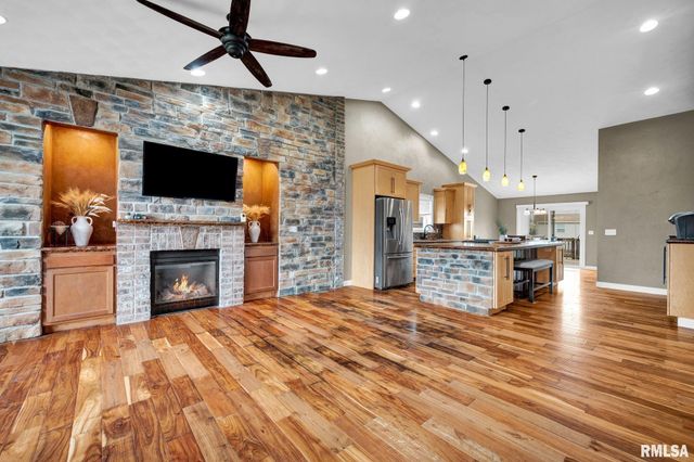 638 MICKEL Parkway, Washington, IL 61571