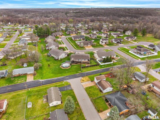 638 MICKEL Parkway, Washington, IL 61571