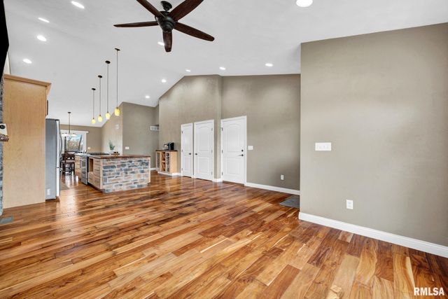 638 MICKEL Parkway, Washington, IL 61571