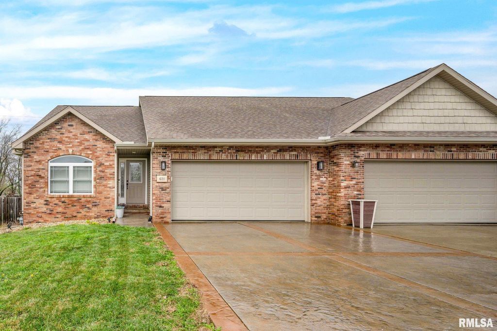 638 MICKEL Parkway, Washington, IL 61571