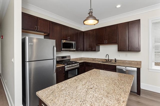 2500 Green Bay Road 301, Evanston, IL 60201
