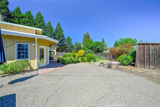 1035 E North Bear Creek Dr, Merced, CA 95340