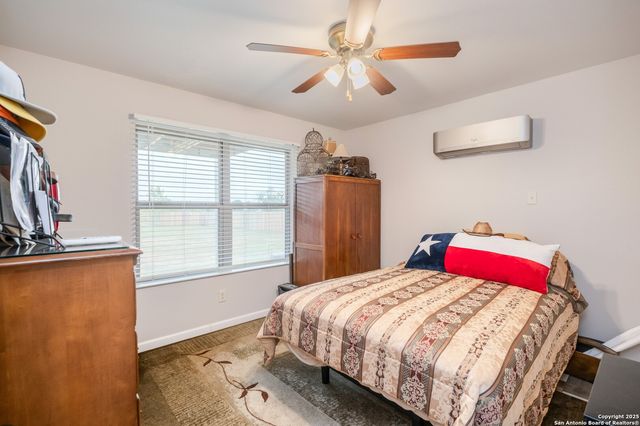 163 Buckeye, Seguin, TX 78155