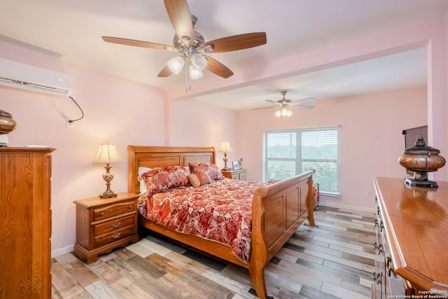 163 Buckeye, Seguin, TX 78155