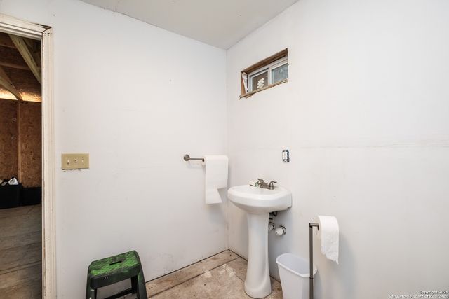 163 Buckeye, Seguin, TX 78155