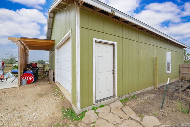 163 Buckeye, Seguin, TX 78155