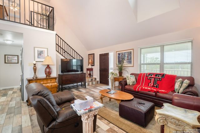 163 Buckeye, Seguin, TX 78155