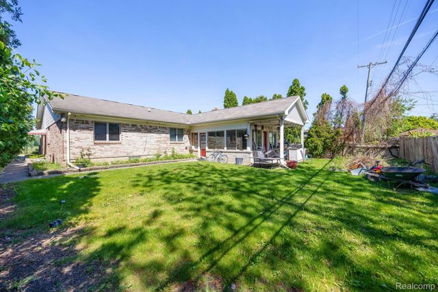 5858 Reuter Street, Dearborn, MI 48126