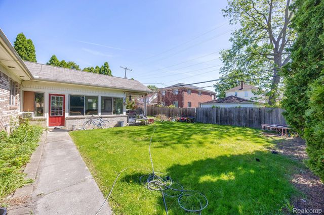 5858 Reuter Street, Dearborn, MI 48126