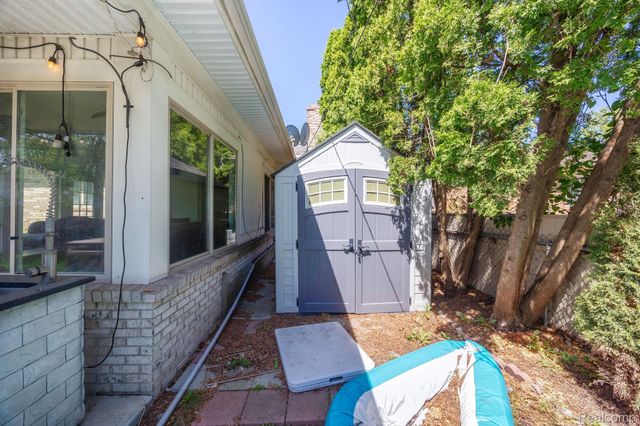 5858 Reuter Street, Dearborn, MI 48126